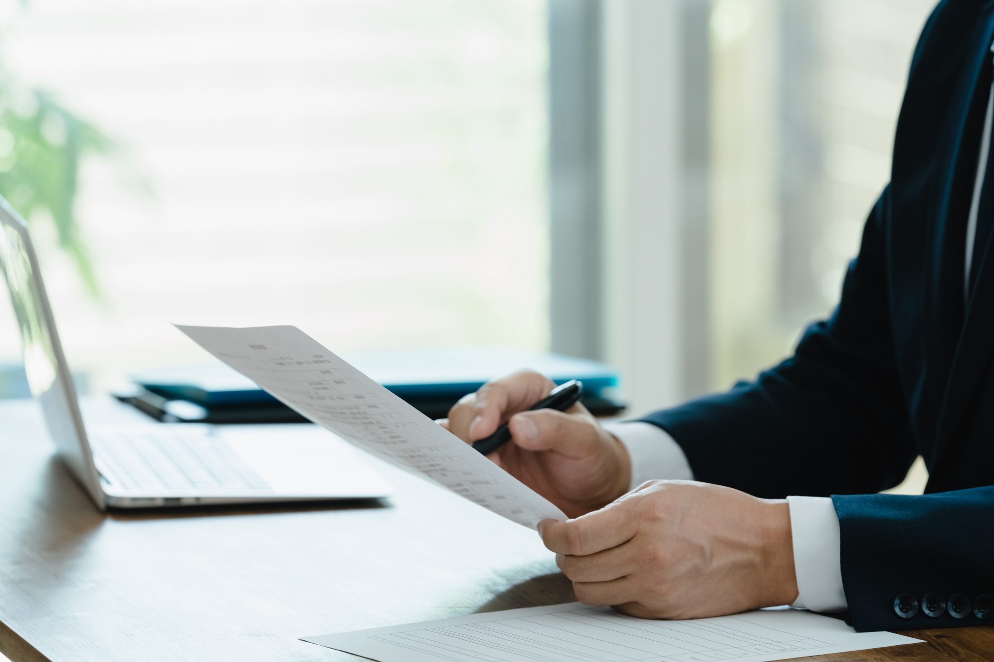 企業の統合報告書をチェック